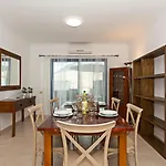 3br - Private Heated Pool - Parking Villa