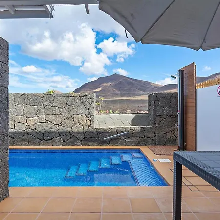 3br - Private Heated Pool - Parking Villa Playa Blanca