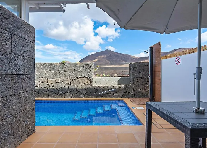 3br - Private Heated Pool - Parking Villa Playa Blanca